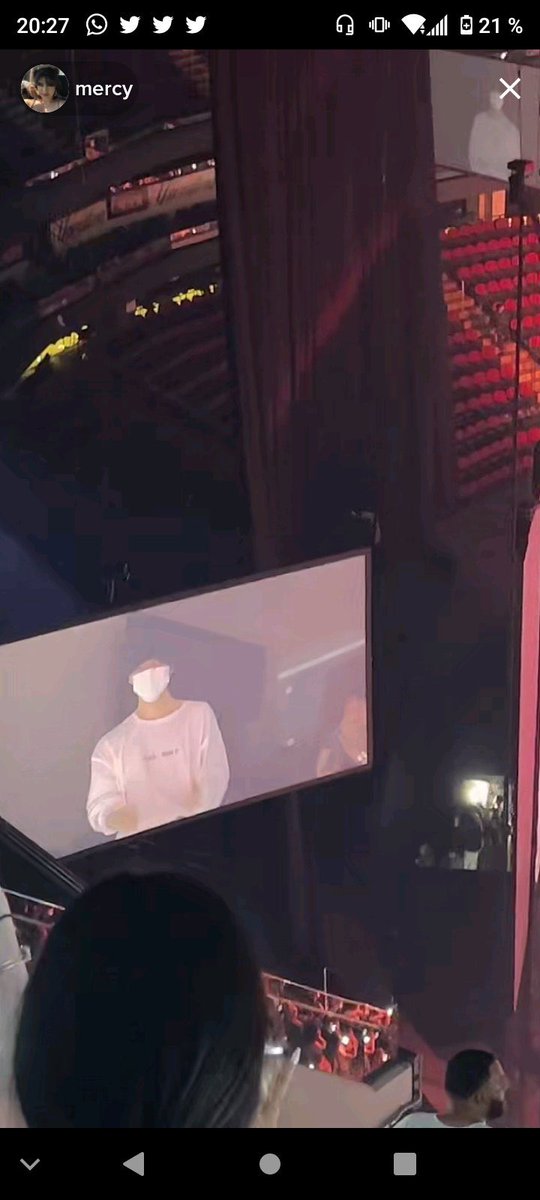 BtsItalyUni's tweet photo. 🇮🇹Jimin è stato ripreso dalle telecamere durante il concerto di Yoongi. Yoongi dice: oggi mio fratello Park Jimin è qui

#AgustD_SUGA_Tour 
#SUGA_AgustD_TOUR_in_NY #AgustD #SUGA #yonngi #MinYoongi #D_Day 
#BTS #방탄소년단 #jimin #ParkJimin https://t.co/Jl5KVYtAlR