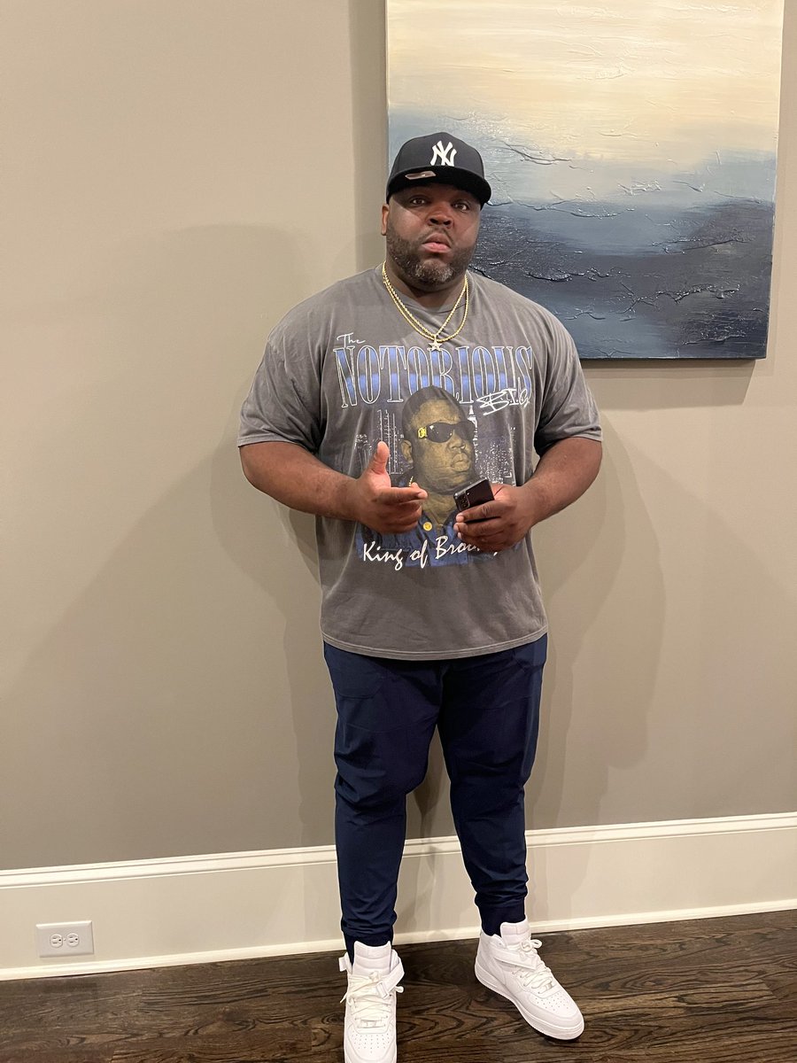 High_er_up's tweet photo. It was all a dream... 2023 #NFLDraft  party with my good people @RobVaka &amp; @johnbrenkus_ @thenilhouse 

#NFL #Biggie #AllADream #RealLife #LeagueLevel https://t.co/tHi8UwKlly