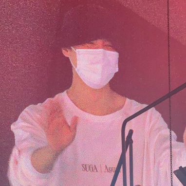 vminiecats's tweet photo. — Aparición de Jimin en el concierto de Yoongi. 

🐱: Hoy mi hermano está aquí, Park Jimin. 

*Jimin saluda* 

🐱: Gracias Jimin. 

*ARMY sigue gritando* 

🐱: ¡Ok, ok, concéntrense en mí! ¡Este es mi concierto! https://t.co/ZjMFvoZudm