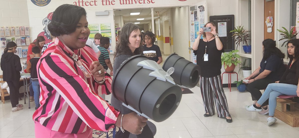 karen_roseboro's tweet photo. Tyrrell Elementary Science night! We had a blast! #STEMEAST #STEMeducation https://t.co/6odT2fQReD