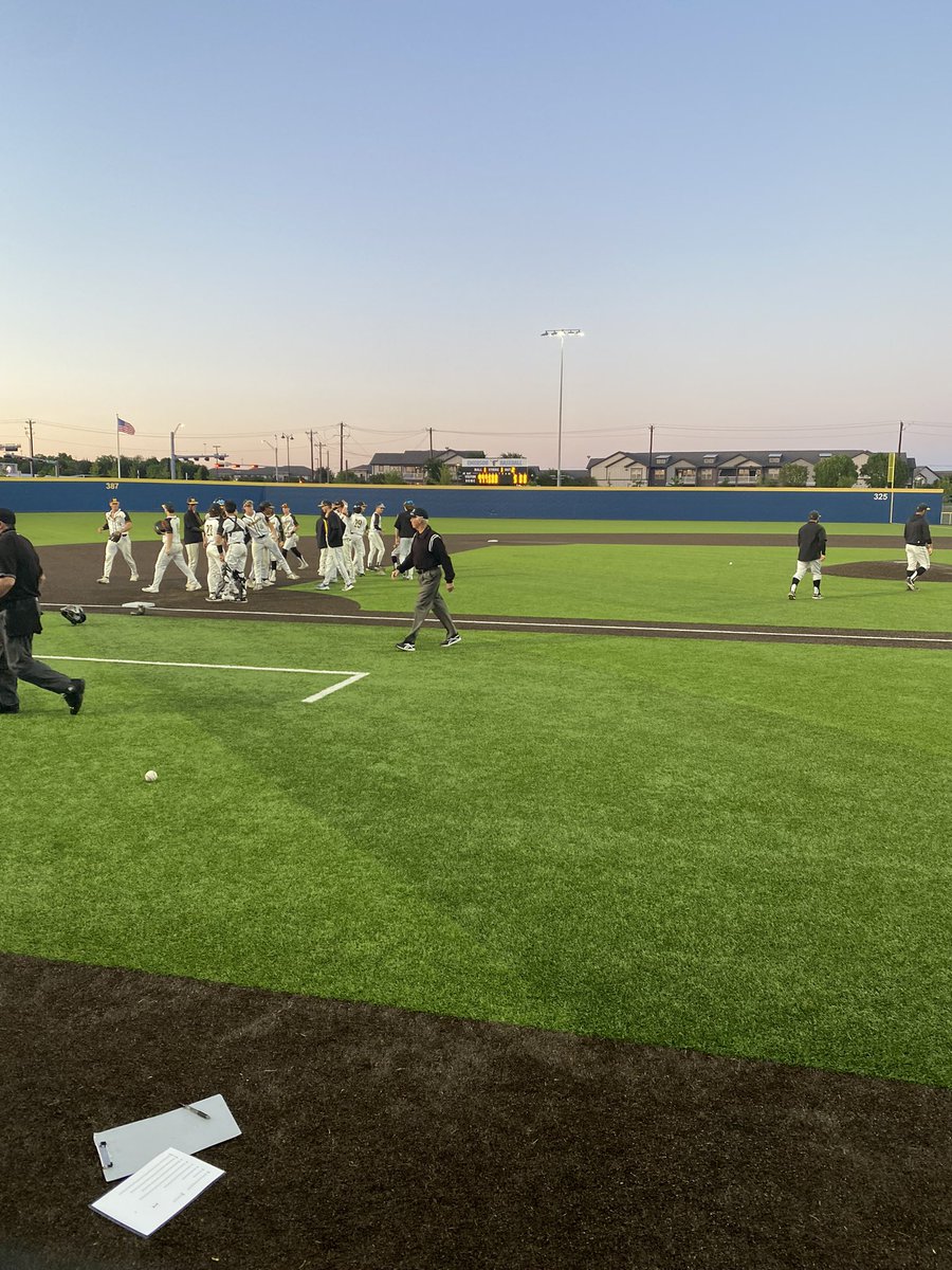 MemorialAcDec's tweet photo. Watching Memorial Baseball win another game! Go Warriors!
@2018Memorial 
#winthebattle
#memorialbaseball https://t.co/8Zua2hf7ug
