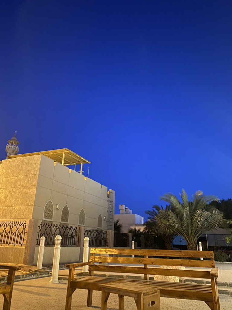 si_xj's tweet photo. عيت عيوني من غثا الناس ترتاح 
و نامت عيون الناس ما فكروا بي

لابد من عقب المطاريش معواد
ولابد من عقب المواجع عوافي

ولابد من عقب السهر لذة رقاد 
ولابد من عقب الكدر جو صافي . https://t.co/1j9hYMMxhW