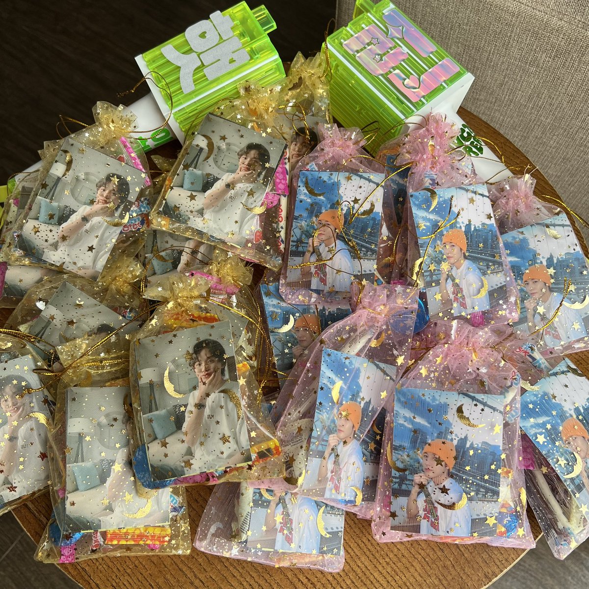 will randomly give mini gifts to renchins and sunflowers later 🦊🐻🤗💚

#TDS2inManila_Day2 
#THEDREAMSHOW2_in_MANILA 
#StillDREAMingInManila 
<a href="/NCTsmtown_DREAM/">NCT DREAM</a>