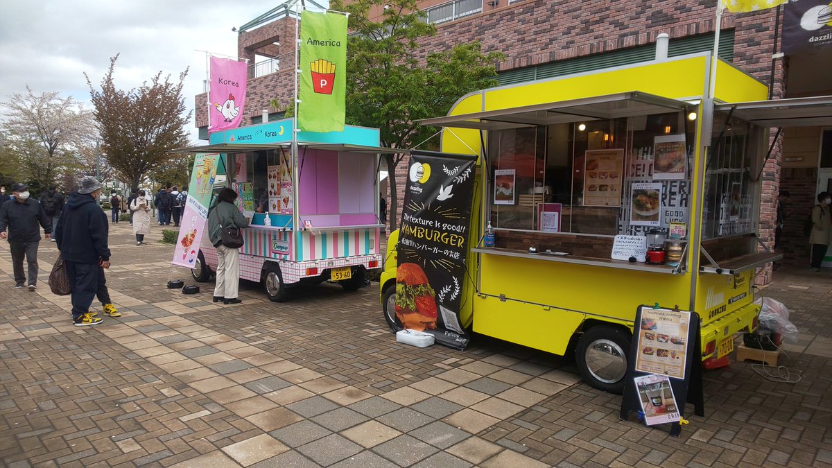 sweetsmiya's tweet photo. 本日最終日アリオ札幌「コスプレフェスティバル」にモバイルギャレー紹介キッチンカーが4台集まってます。
今日は
@karaage_nemaru 
@ri_chan9421 
@TruckDazzling 
@change_up_world 
です
17時までエントツ広場でお待ちしてます。 https://t.co/r4KJgc5vtu