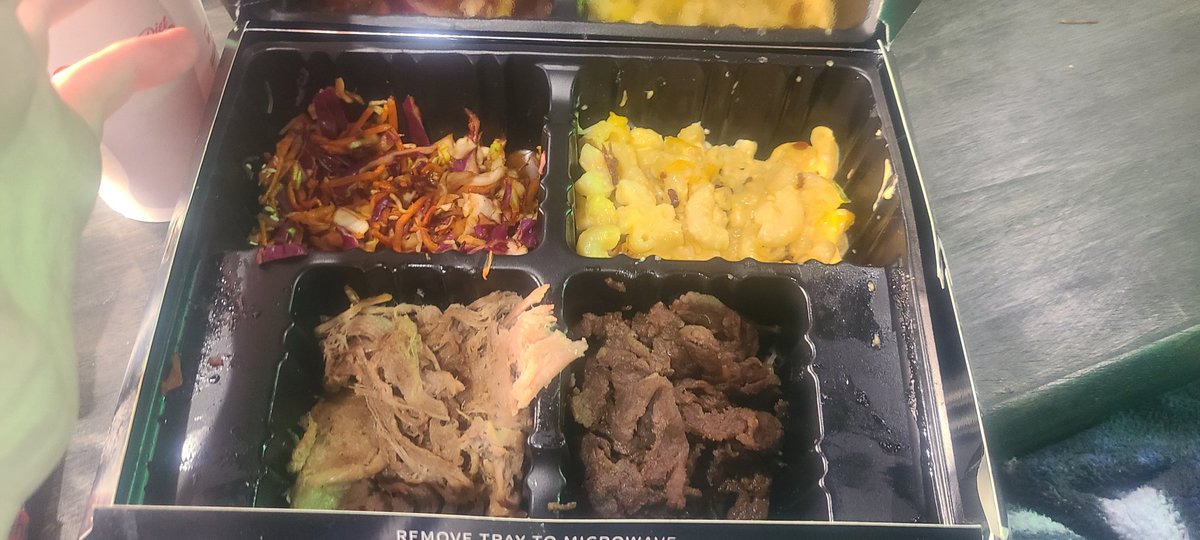 My buddy and I were on our way to get dinner and saw that @FEASTboxmeals just opened in Provo. We were intrigued so we tried it out, it's super good! 💯 Would HIGHLY recommend the Mac and cheese, it tastes home made 😋