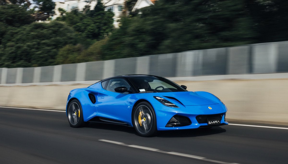 Lotus Cars Japan on Twitter "圧倒的なルックスと比類なきパフォーマンスを持つロータス・エミラは、スピード感あふれる人生を送る人にぴったりの車です。 With