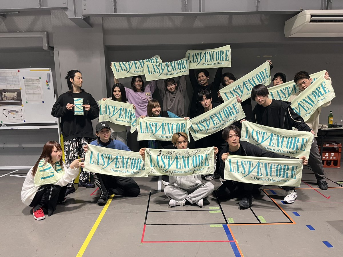 lastencore_st's tweet photo. 多くのご要望にお応えして、GUEST Thanks Day!にて配布したオリジナルTシャツ&amp;タオルも販売中❗️✨
結構いい素材使ってます😊笑

システム手数料など一切なし、グッズ料金&amp;送料のみでお買い求めいただけます。
 
🔻グッズ購入はこちらから！
https://t.co/XGC4byZERt

#舞台ラスアン https://t.co/coT4zyMu6U