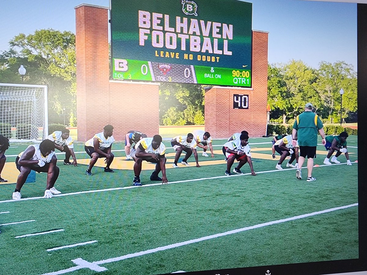 LaquarriousFin4's tweet photo. Getting work in at Belhaven University. What a great opportunity it was to get in extra work. Hard work pays off! https://t.co/8lybJ6oWDG
