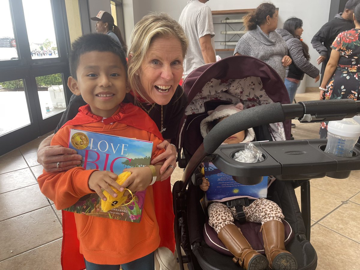 KatKronenberg's tweet photo. #1DayHouston an incredible day of service to support this awesome community with Love Has No Limits ❤️ powerful day🙏 #lovebig #livebig #Catchm https://t.co/lcwCGjixee
