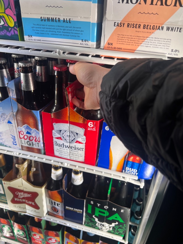 spill_gates's tweet photo. Grabbing an ice cold #Budweiser and watching @maliburoadmovie #uniqueviewers https://t.co/yLUU55pWM9