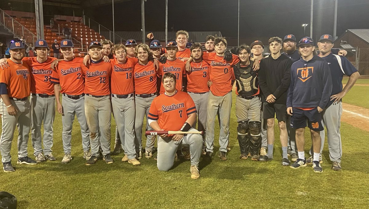 RichmondRsports's tweet photo. HS BASEBALL
Madison Southern (12-11) takes title at David Iery Invitational in Corbin

Southern 1, Wayne Co 0
Trey Helton - CGW, 1H; 2-for-3
Hayden Cain - 2-for-3, 2B

Southern 4, Paintsville 3
Carson Livers - W/O single to clinch title
Zach Hudson - 3-for-4, RBI

@MSHSBaseball_ https://t.co/MCb0mGSvN6