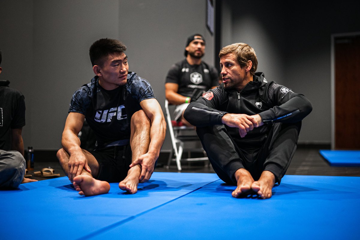 Song Yadong & Urijah Faber go 2-0 with 2 knockouts over Ricky Simon. 

like coach, like student. #UFCVegas72