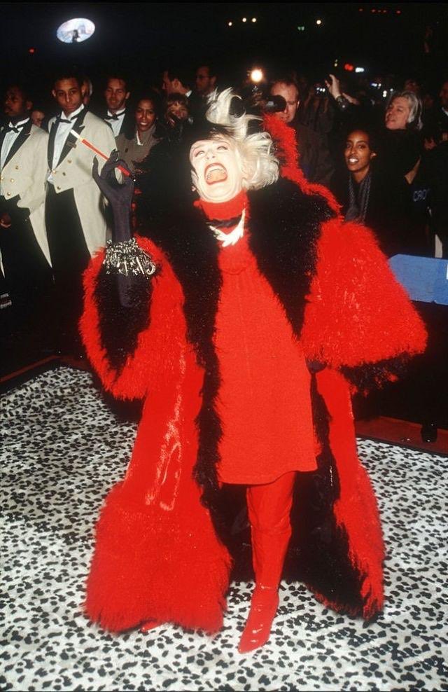 liamgareau's tweet photo. Glenn Close at the premiere of 101 Dalmatians. Obviously. https://t.co/VyChbKbHiC