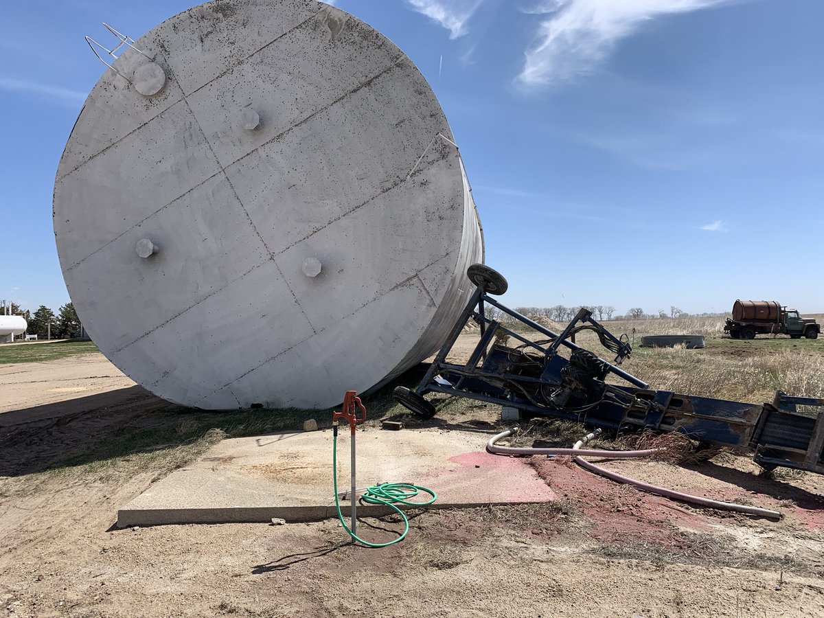 tfickenscher's tweet photo. That’s a 100,000 gallon tank that missed the Pete by 30’ but didn’t miss the conveyor. If the conveyor didn’t stop it the pivot would have. 🤬 #StupidWind https://t.co/I8bIjHF2Li