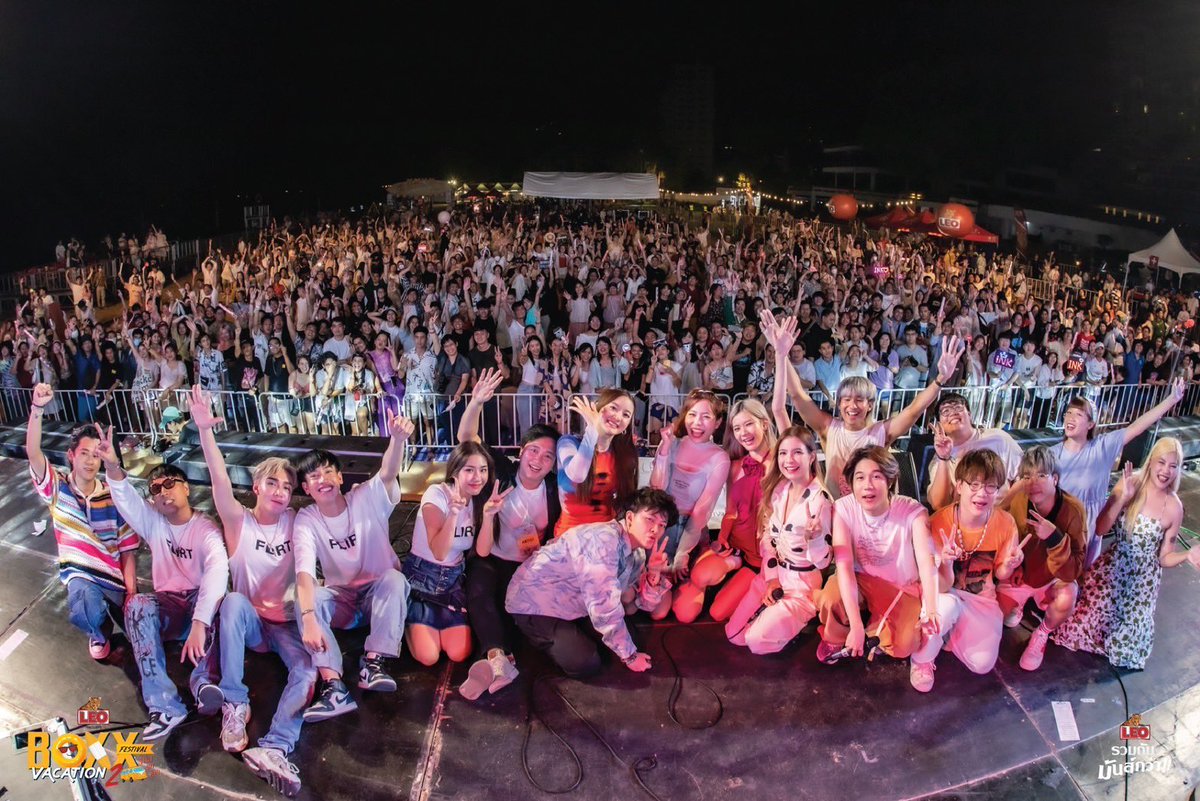 boxxmusicteam's tweet photo. #BoxxVacationมันส์ยกค่าย2 ขอบคุณทุกคนที่มาสร้างความทรงจำดี ๆ ด้วยกันนะ 💛
ค่ำคืนนี้เป็น Vacation ที่มีความสุขมาก ๆ ของพวกเรา

See you soon! แล้วเจอกันใหม่ในเร็ว ๆ นี้😘

#LEOรวมกันมันส์กว่า #LEOคิดถึงมันส์ทุกทีที่อยู่คนเดียว #TheConcertApplication
#BoxxMusic #MuzikMove #OKD https://t.co/ab9pjSlaXQ