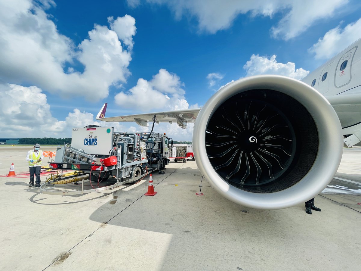 tweetpratikm's tweet photo. All set to fly back to VABB from WSSS. Flying with an avg cruising speed of M.78, will cover 2284nm in 5hrs27mins. Fuel uplift of 19.8tons. #vistara #airbus #a321Neo #lifeontheramp #leap1a #vttvf #UK106 https://t.co/yyrqUTTwWT