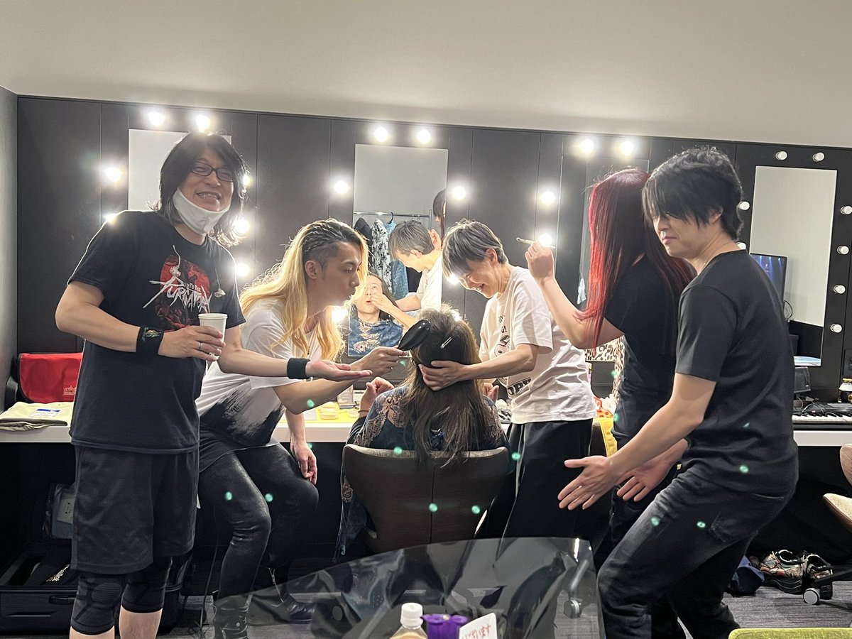GALNERYUSOFFIC2's tweet photo. 本日GALNERYUSツアーファイナルにお越しの皆様へお知らせです‼️

GALNERYUSと共に、沢山歌いましょう‼️

●物販先行販売 15:00〜16:30

●当日券 17:00より販売終了まで

皆様のお越しをお待ちしております🤘🏻🔥🙇🏼‍♂️ https://t.co/ZF2dxN0SgK