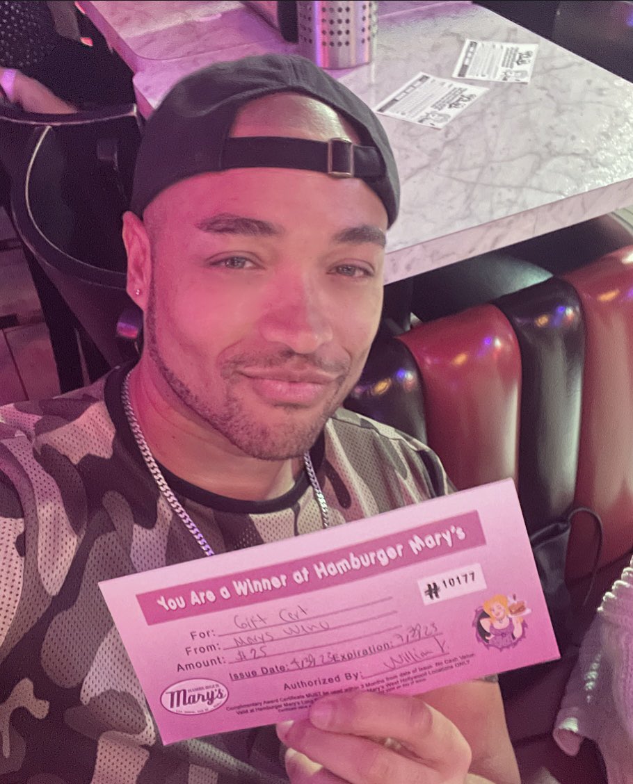 tungdotzyx's tweet photo. Had the best time at Hamburger Marys! The cast was amazing and @NayshaLopez blew me away….she was clearly a good luck charm cuz I won the raffle! If you get a chance to see Naysha perform definitely go support her! #dragrace #rupaulsdragrace #weho #dragisnotcrime https://t.co/gGj1C8lFmX