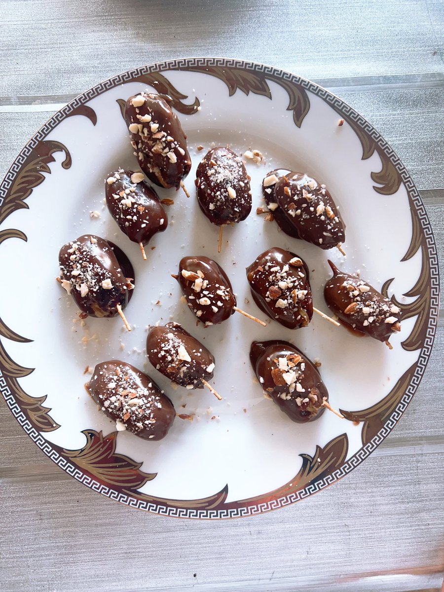 BakedwitLove's tweet image. Chocolate covered dates #delicious #simpleandeasy 
Subscribe to my YouTube channel for more recipes