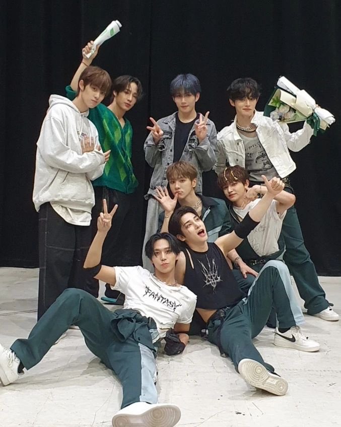 BAE173Indonesia's tweet photo. ⏰⏰⏰

ELSE~

Untuk yang mau nonton konser Peak Time Top6 tanggal 7 Mei 2023 secara online, kalian bisa membeli tiketnya di sini :

🔗 https://t.co/d86Gwq5yzT

Kalau mau cari teman nonton bareng, kolom komen akan kami buka untuk komunikasi ya 😊

#BAE173 #비에이이173 #YOURTIME https://t.co/CShoCfJWHi