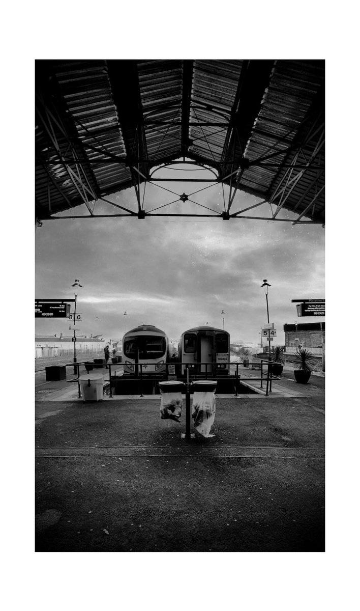 miles_chains's tweet image. Huddersfield, a station that’s going to see some major changes as part of the TransPennine Route Upgrade project. 185119 &amp;amp; 150274 sit in the bays awaiting their next turns. #Huddersfield #TRU #Class185 #Class150 #TPE #Northern