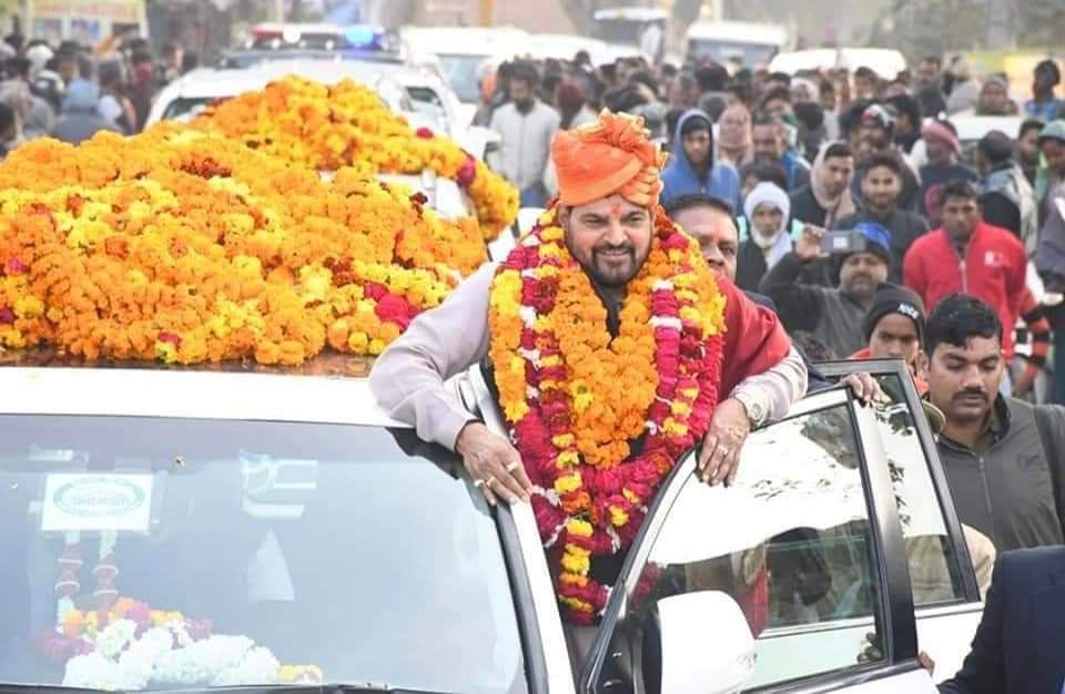 abhayyy__777's tweet photo. जिसने राज ठाकरे को अयोध्या में नहीं घुसने दिया, उसे तुम दिल्ली घेर कर रोकोगे @hanumanbeniwal
कान में तेल डालकर सुन लो नेताजी अभी शांत हैं अगर दिमाग में तुम आ गये न तो तुम्हारे घर नागौर में घुस कर धोबिया पछाड़ दांव मारा जायेगा! नेता जी एक इशारा हो हम लोग दिल्ली की साँसे थाम देंगे! https://t.co/8roMcAWlWc