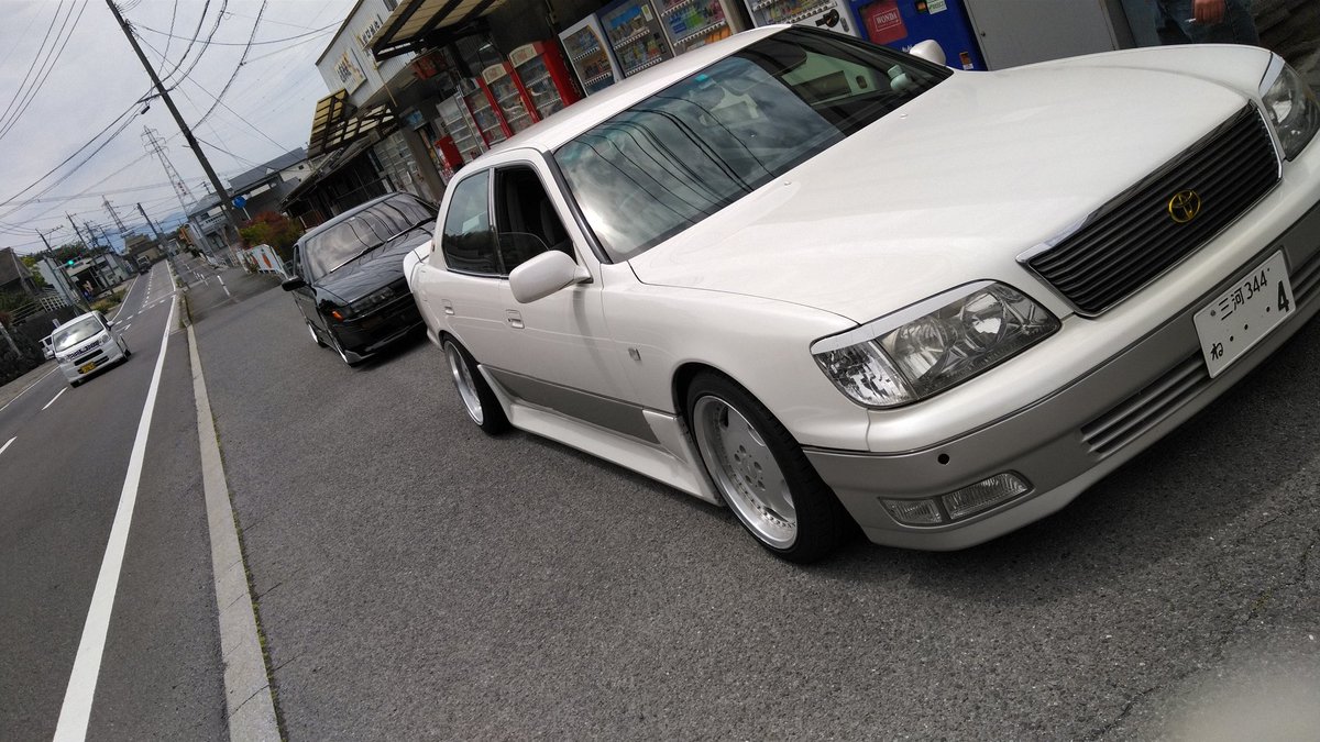 meglaizn's tweet photo. 20セルシオ納車！！
これからはこのめーちゃカッコイイ2台に乗っていきやす✨ https://t.co/RRFXp8h2QX