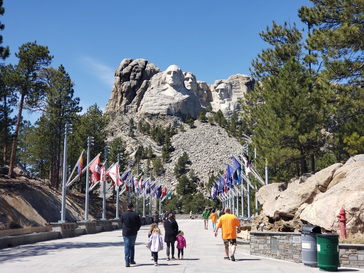 Adventures from Mt Rushmore.  
Working here for the Summer and already love it so much ❤🏞