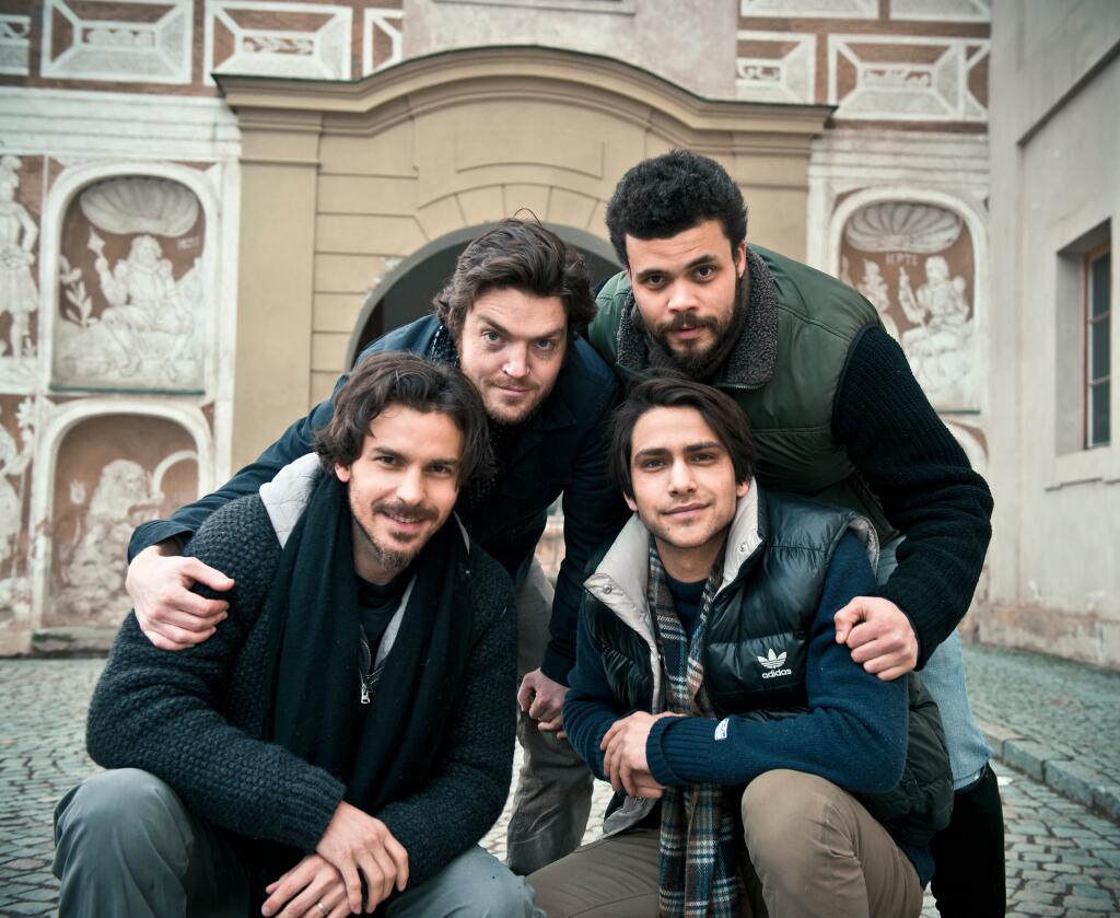 JuttaFreudig's tweet photo. #MusketeersEurope The most impressive #BoyGroup ever 😍❤️ #TheMusketeers ... first photo before #Bootcamp 2013 taken by showrunner #ColinWratten - #Armis #SantiagoCabrera #Athos #TomBurke #DArtagnan #LukePasqualino #Porthos #HowardCharles (all different pics, only check it) https://t.co/oYUuz907O0