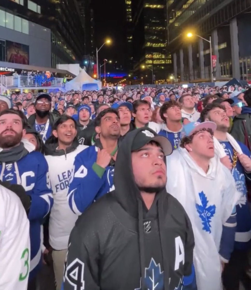 ChadwickDak's tweet photo. *milliseconds before bedlam. Here they go, here they go. #MapleLeafs #MapleleafsSquare https://t.co/EncJV2MMvx