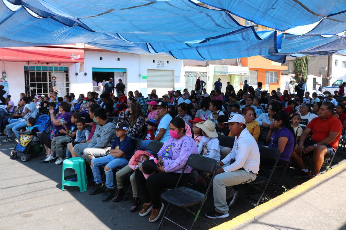 GarridoDiego_'s tweet photo. Esto es un poco de lo que se vivió en la celebración del día del niño en Guadalupe Proletaria en Gustavo A. Madero.

Entregamos regalos a todos los niños, juguetes, rifamos bicis y los apapachamos con un show de payasos. https://t.co/K1228ahcWJ