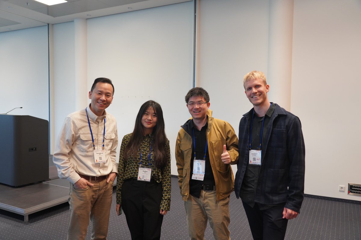 DuRuofei's tweet photo. Team #ThingShare @sigchi #CHI2023 :) Amazing presentation @ErzhenHu!! @jensemildk @SeongkookHeo https://t.co/HYHhlwxp5y