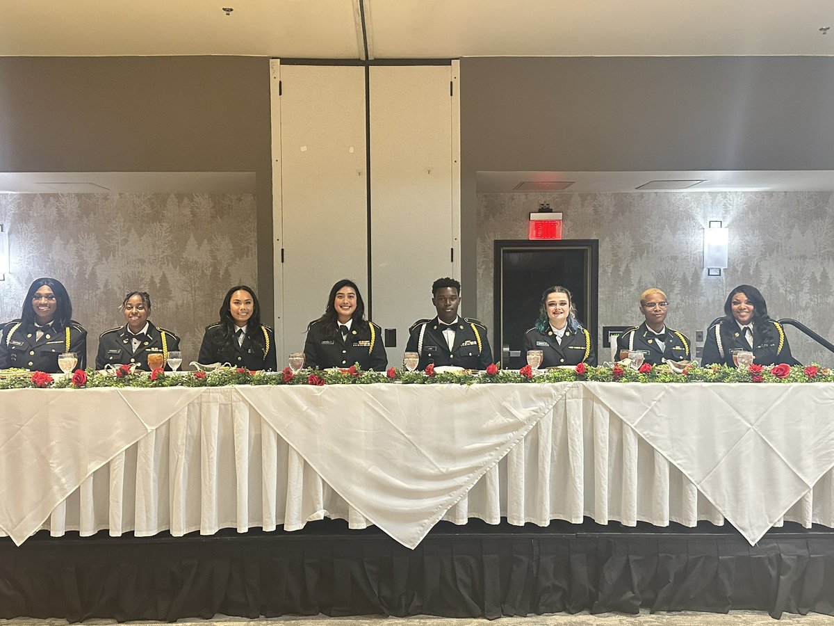 DrJarethaJordan's tweet photo. Everyone was all smiles &amp; full of #PantherPride during the @DuncanvilleISD JROTC Military Gala. The Panther Battalion exemplifies the definition of dedication, commitment, and service! @DvilleHS_JROTC you make us so proud! ❤️💙❤️💙 #PantherProud #StrongComeback https://t.co/nl89nO0bBr