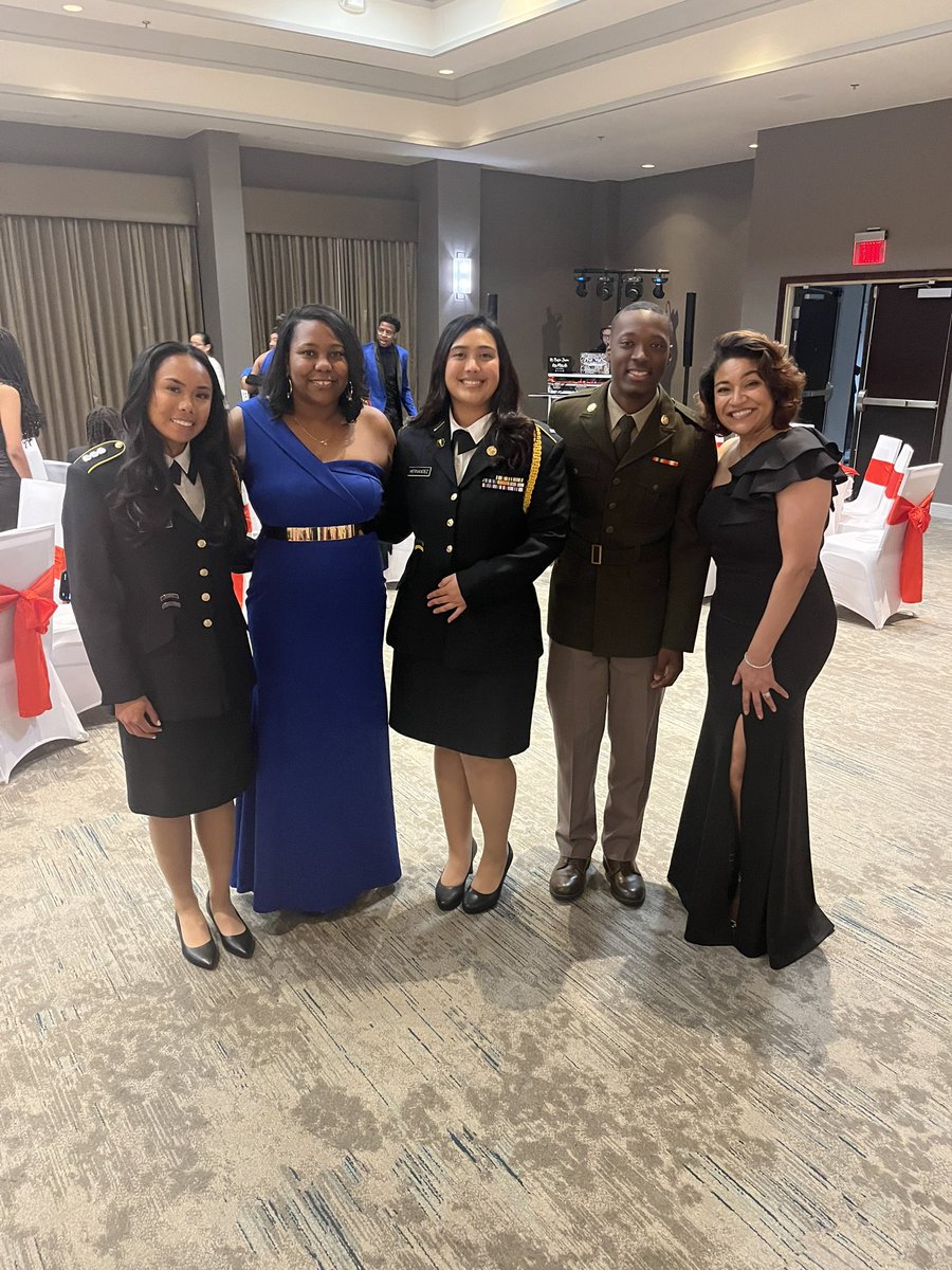 DrJarethaJordan's tweet photo. Everyone was all smiles &amp; full of #PantherPride during the @DuncanvilleISD JROTC Military Gala. The Panther Battalion exemplifies the definition of dedication, commitment, and service! @DvilleHS_JROTC you make us so proud! ❤️💙❤️💙 #PantherProud #StrongComeback https://t.co/nl89nO0bBr