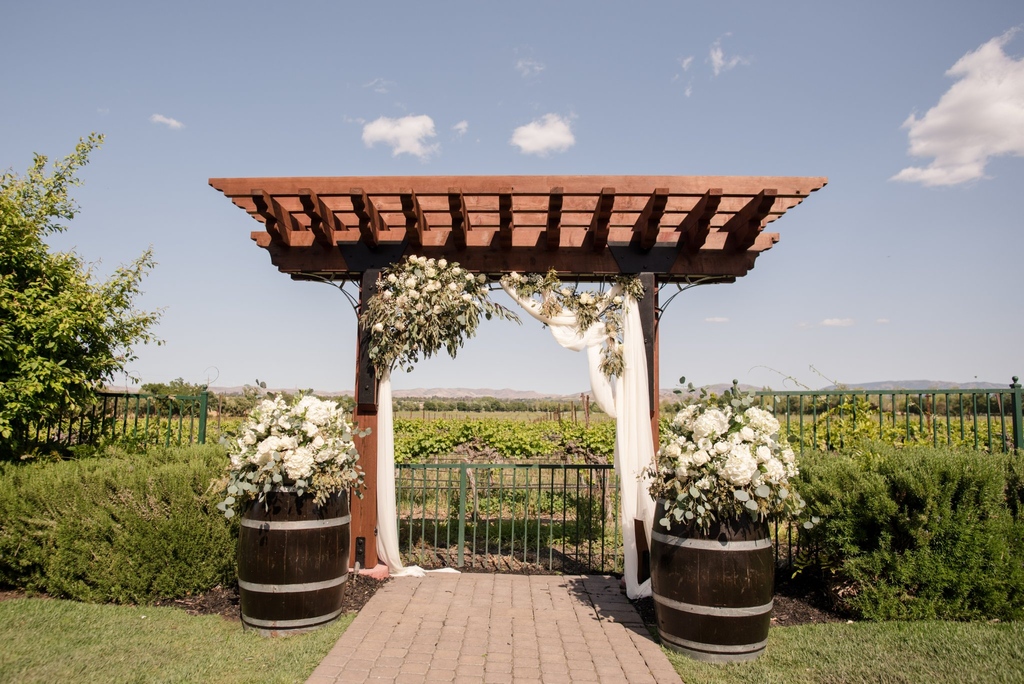 A lovely day for a Winery Wedding. 🥰

@palmeventcenter⁠
@hollydphotography⁠
@delfordwestflowers⁠
@ybarra_events

#Californiaweddings #luxeweddings #wineryweddingplanner
