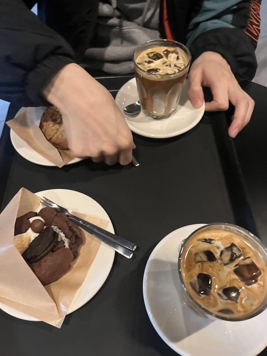 MontOfficial's tweet photo. 🍪핸드릭스커피로스터스 

울민트가 추천해준 카페 다녀왔어요!
쿠키랑 플렛화이트 짱!!
연습중간에 짬내서 잠깐 다녀왔는데 넘 좋았다용🫶땡큐

#먹어봤새온 #빛새온 https://t.co/pyIf4z0KtE