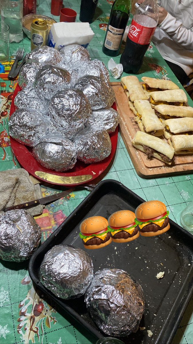 AmigosDelProfe's tweet photo. Estos hijos de puta quedan en mitad de tabla y se juntan a comer. https://t.co/hG0OiwTfoC