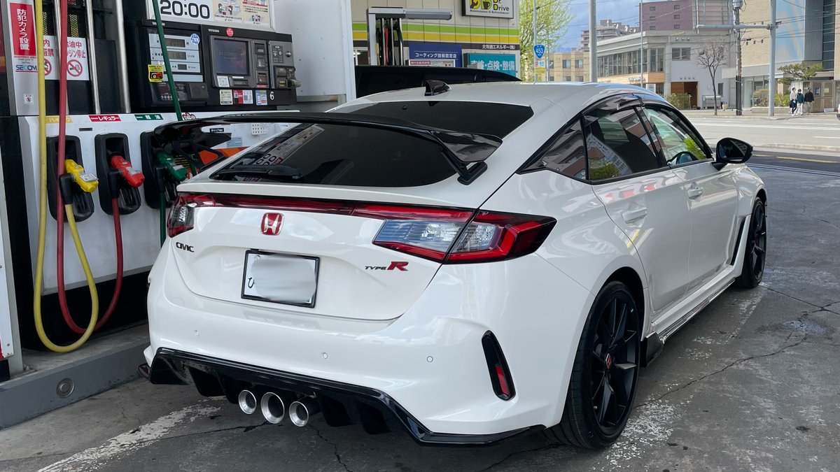 tyatya_ai's tweet photo. ついにシビックタイプR FL5納車しました！！
初新車でシビック買えた喜びが凄いです🥺

これから大事に乗っていきます！！！ https://t.co/rA5bQMMtt4
