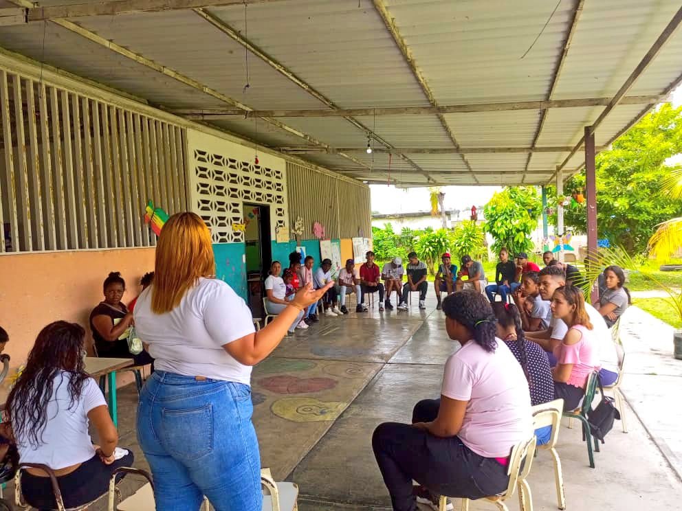 #29Abr Así se desarrolló el proceso de territorialización de nuestra JPSUV en el Municipio Buroz Edo Miranda. Con mucha energía la juventud está convocada a #SoñarHacerCrecer para la consolidación del proyecto de Bolivar y Chavez. #ALBAUnionDeportiva @NicolasMaduro @Grecia_Jpsuv