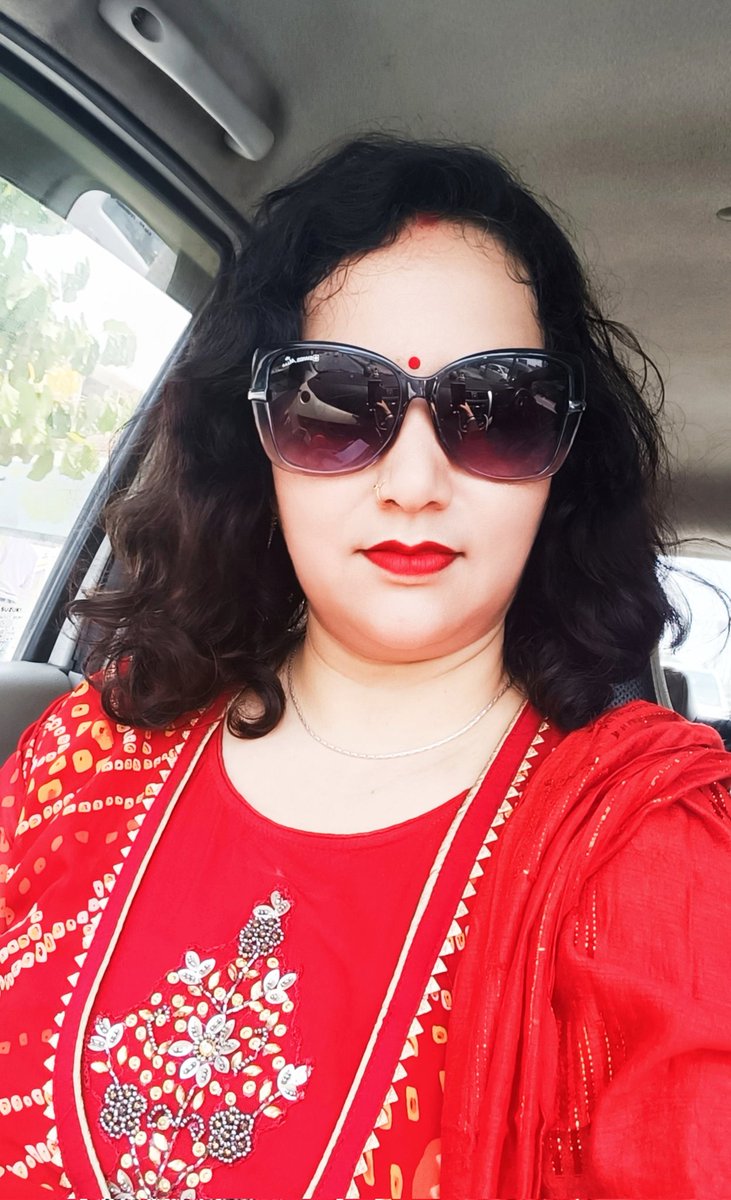 "माटी कहे कुमार से, तू क्या रौंदे मोहे।
एक दिन ऐसा आएगा, मैं रौदूंगी तोहे।"
Have a great day..🍁🍀👍