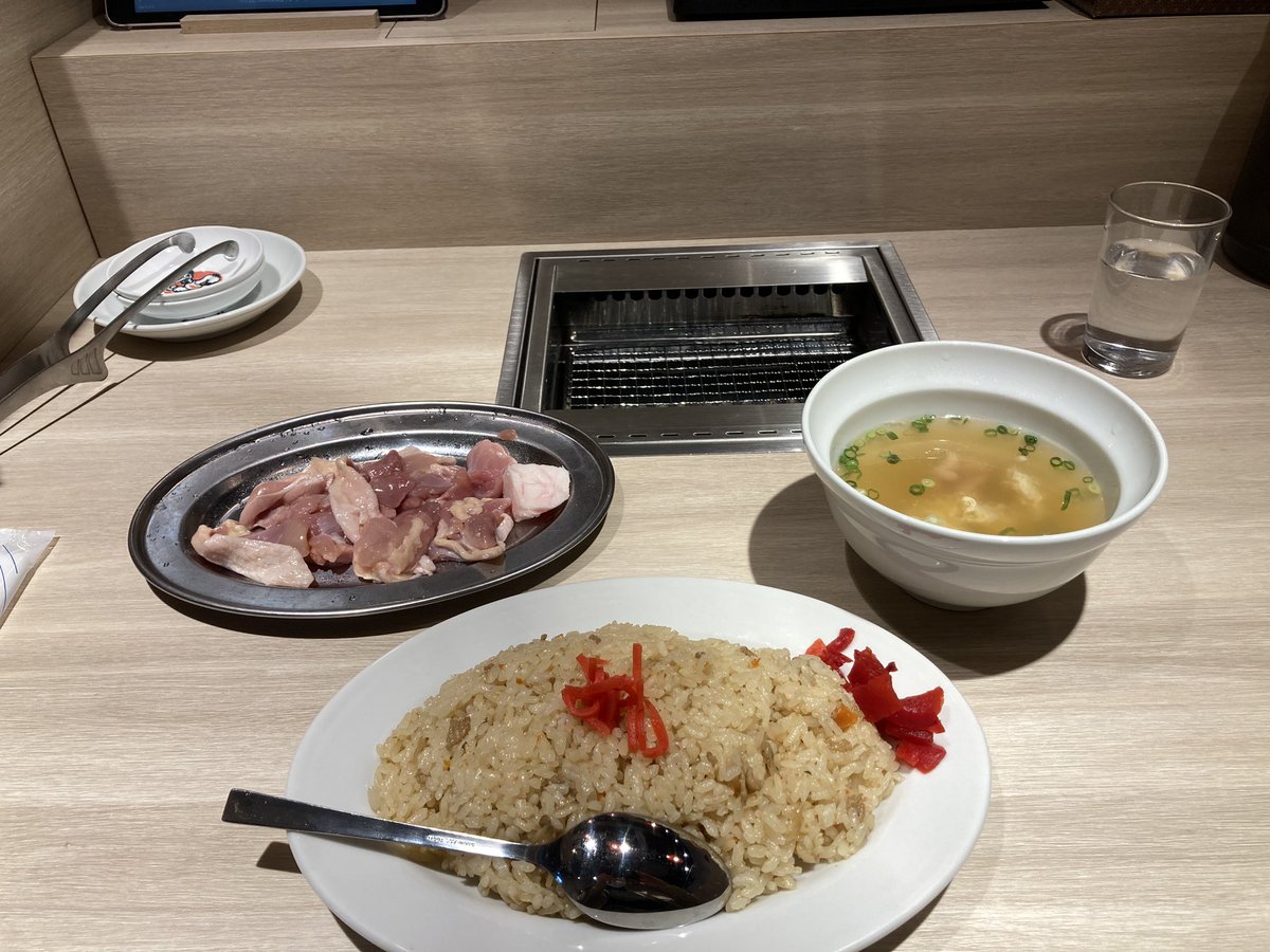 Hansen005's tweet photo. ドライブイン鳥食ってきた
佐賀県ナンバーの車ばっかりだった��地元に愛されてる味なんやな https://t.co/9o883QcVRG