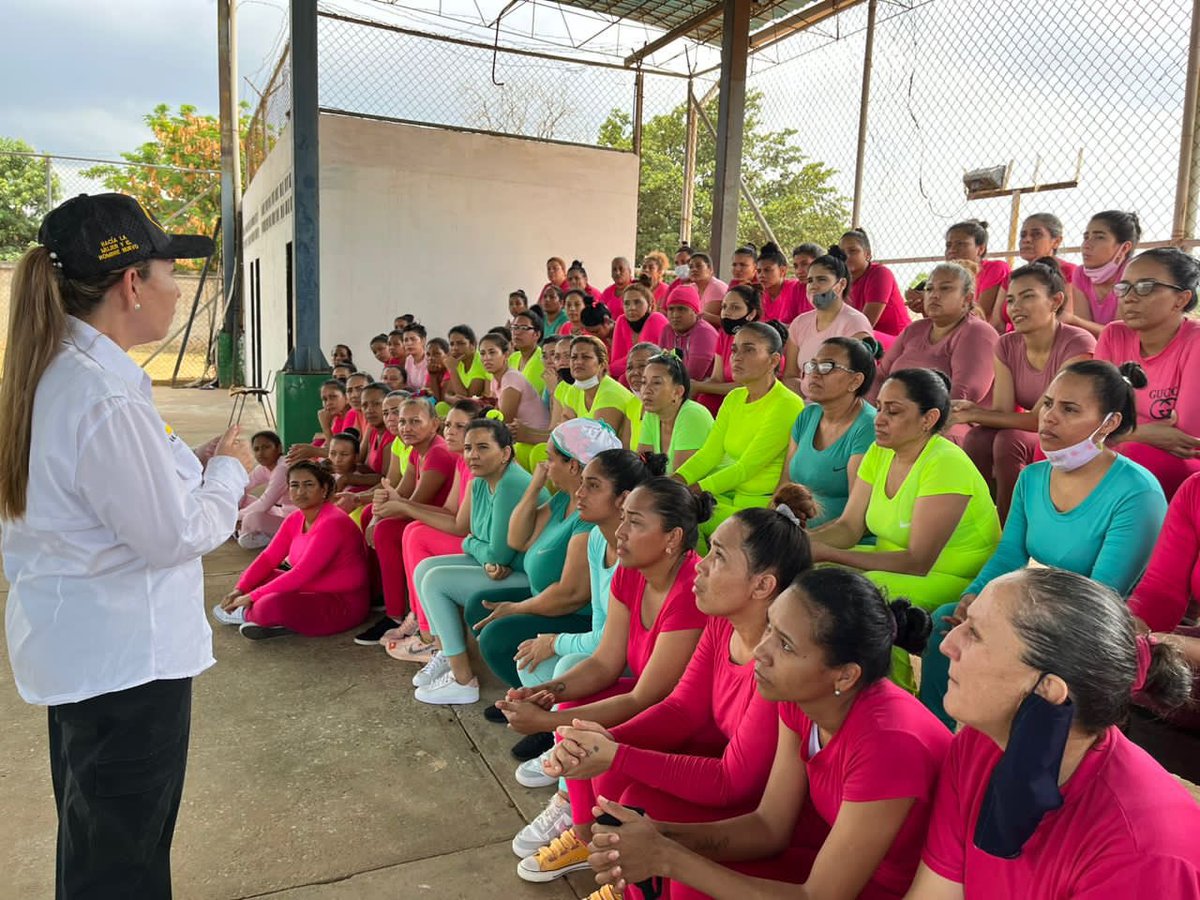 Derecho_paz's tweet photo. Compartimos en actividades culturales y de demostración de orden cerrado por parte de la población penitenciaria. Seguimos trabajando para garantizar el cumplimiento del fortalecimiento del Sistema Penitenciario establecido en las líneas de la Gran Misión Cuadrantes de Paz. https://t.co/HzswgKHWDa