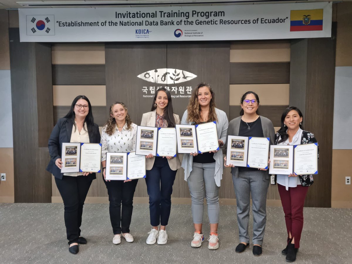 María Claudia Segovia 🇪🇨 (@mariacsegovia) on Twitter photo Honrada y feliz de poder compartir estas dos semanas con estas maravillosas mujeres ecuatorianas … segura que las mujeres poderosas se atraen para grandes logros 💪🏼#biobancosEcuador <a href="/CientificasEC/">👩🏽🎓CientíficasEcuador🇪🇨</a> <a href="/Ecuador_OWSD/">Ecuador_OWSD</a> <a href="/INABIO_EC/">INABIO.EC</a> <a href="/EcuadorKoica/">KOICA ECUADOR</a> <a href="/nibr_bio/">국립생물자원관(NIBR)</a> Honrada y feliz de poder compartir estas dos semanas con estas maravillosas mujeres ecuatorianas … segura que las mujeres poderosas se atraen para grandes logros 💪🏼#biobancosEcuador <a href="/CientificasEC/">👩🏽🎓CientíficasEcuador🇪🇨</a> <a href="/Ecuador_OWSD/">Ecuador_OWSD</a> <a href="/INABIO_EC/">INABIO.EC</a> <a href="/EcuadorKoica/">KOICA ECUADOR</a> <a href="/nibr_bio/">국립생물자원관(NIBR)</a>