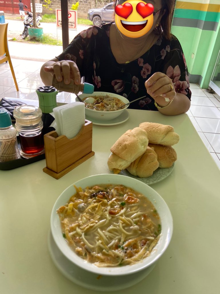ChefKentoy's tweet image. after church niyaya ko si Nanay na kumain sa fav namin na Batchoyan dito sa amin , it’s been a while since lumabas kami na kaming dalawa lang 😍

#SunDate