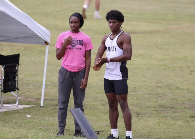 jeromejskillz's tweet photo. Proud of my kids #teamSpratt #Statebound #AmoryPanthers #trackandfield ..You both were born with greatness in you.. @spratt_jayla @elijahspratt5 https://t.co/x44e58Z0Ld