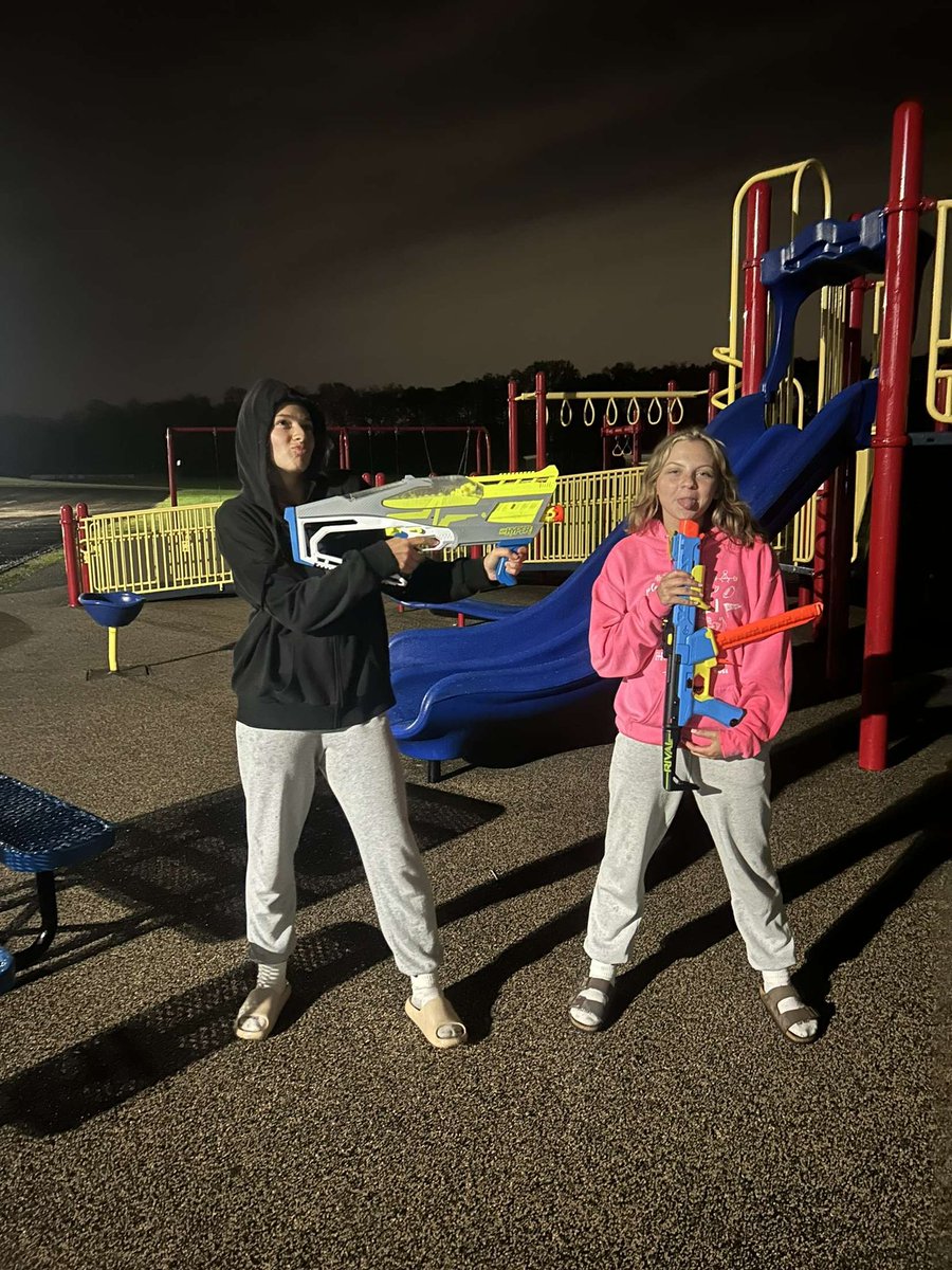 war2019e's tweet photo. layla killed ellie https://t.co/H2g2psW2jg
