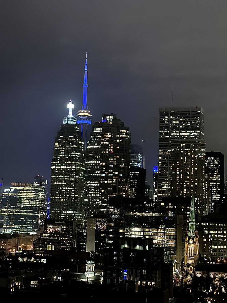 CN TOWER BLEEDING BLUE TONIGHT 💙

19 YEAR CURSE IS OVER!!! 😳

#TorontoMapleLeafs #Toronto