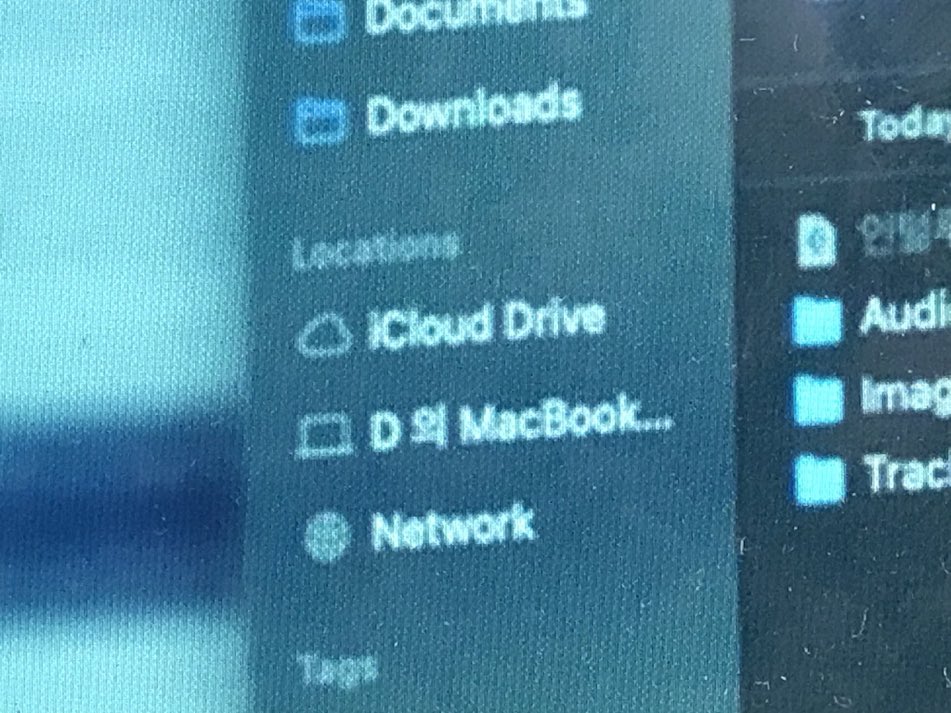 erule_1204's tweet photo. 하지만 슈가오빠 오빠도 D의 Macbook 쓰시잖아요
아미소녀에게 No Apple은 가혹해요 https://t.co/By6PgIagEo