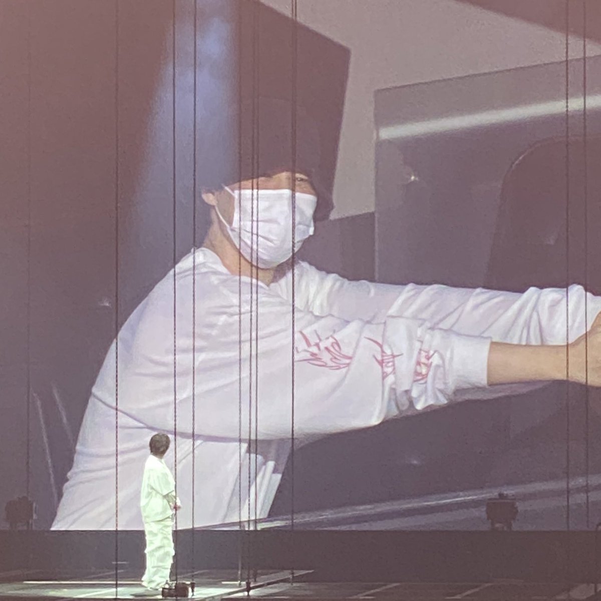 Dikshubts7's tweet photo. YOONGI'S AGUSTD CONCERT MOMENTS DAY -3 — A THREAD ♡ https://t.co/9MkwN2IxZv