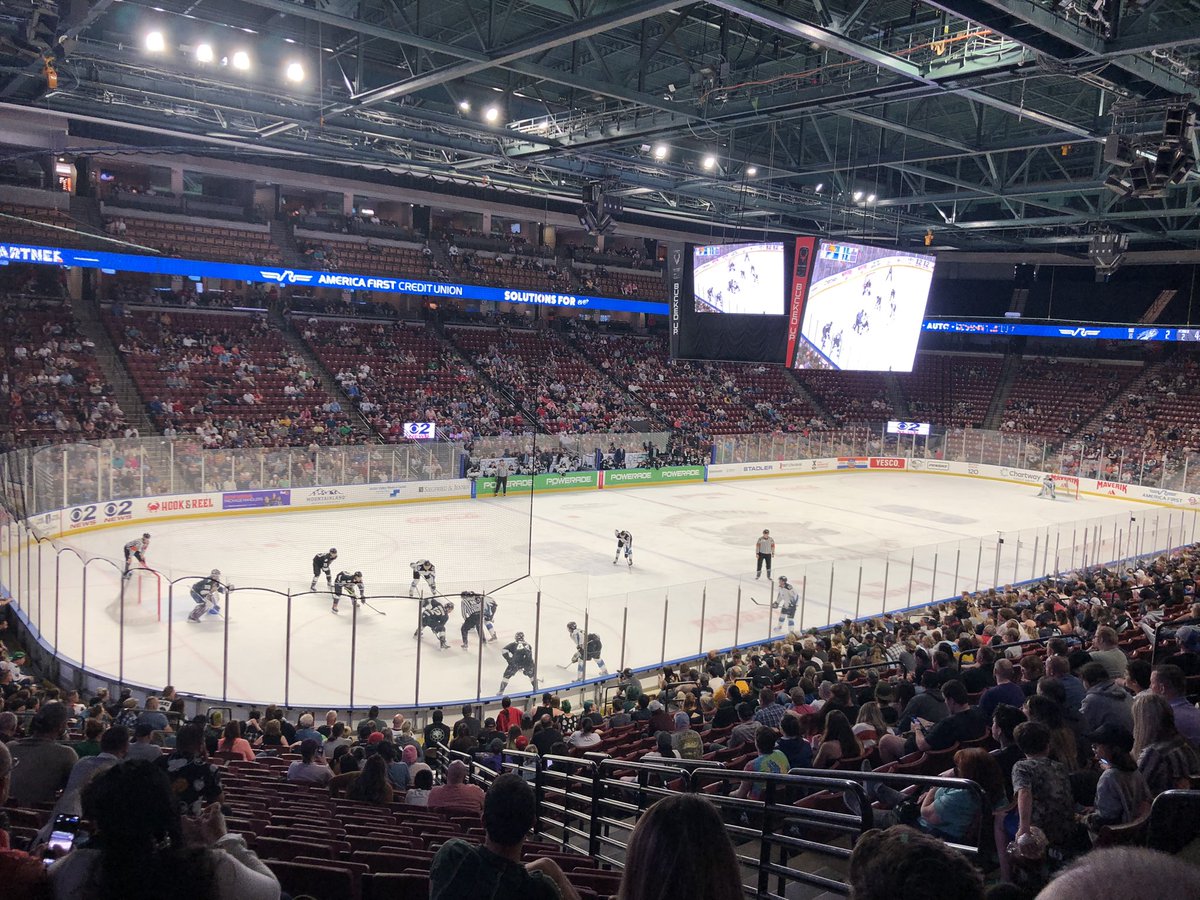 _melanie_porter's tweet photo. My first @UtahGrizzlies game! Love the enthusiasm of all the fans! https://t.co/TdJDMtrbsP